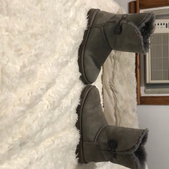 Uggs - Picture 5 of 11